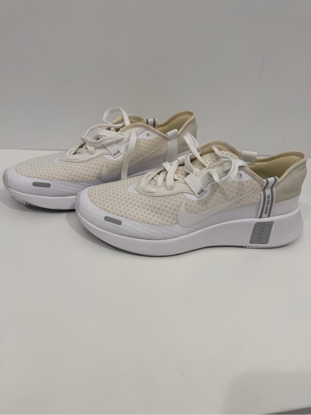 Nike Women's Light Cream and White Everyday Sneakers